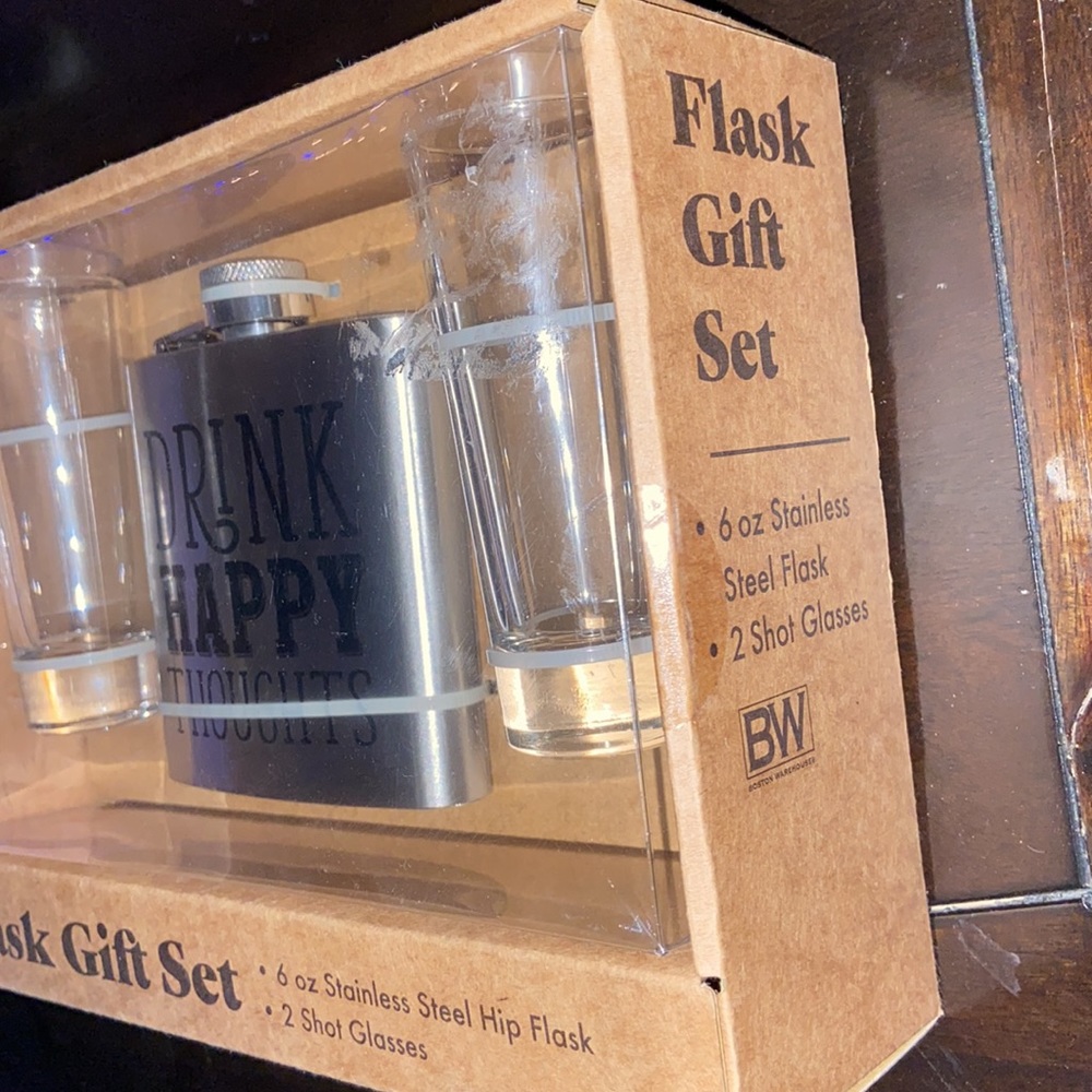 Flask Gift Set - Picture 4 of 4